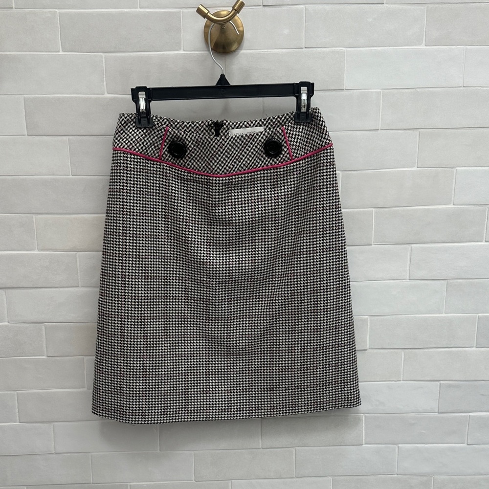 Casual Corner Black and White Houndstooth Skirt with Pink Trim